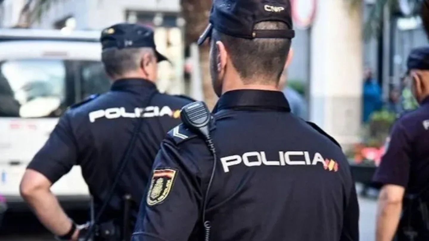 Agentes de la Policía Nacional Agentes de la Policía Nacional
