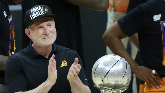 Brutal sanción en la NBA: el dueño de los Suns, suspendido un año y multado con 10 millones Brutal sanción en la NBA: el dueño de los Suns, suspendido un año y multado con 10 millones