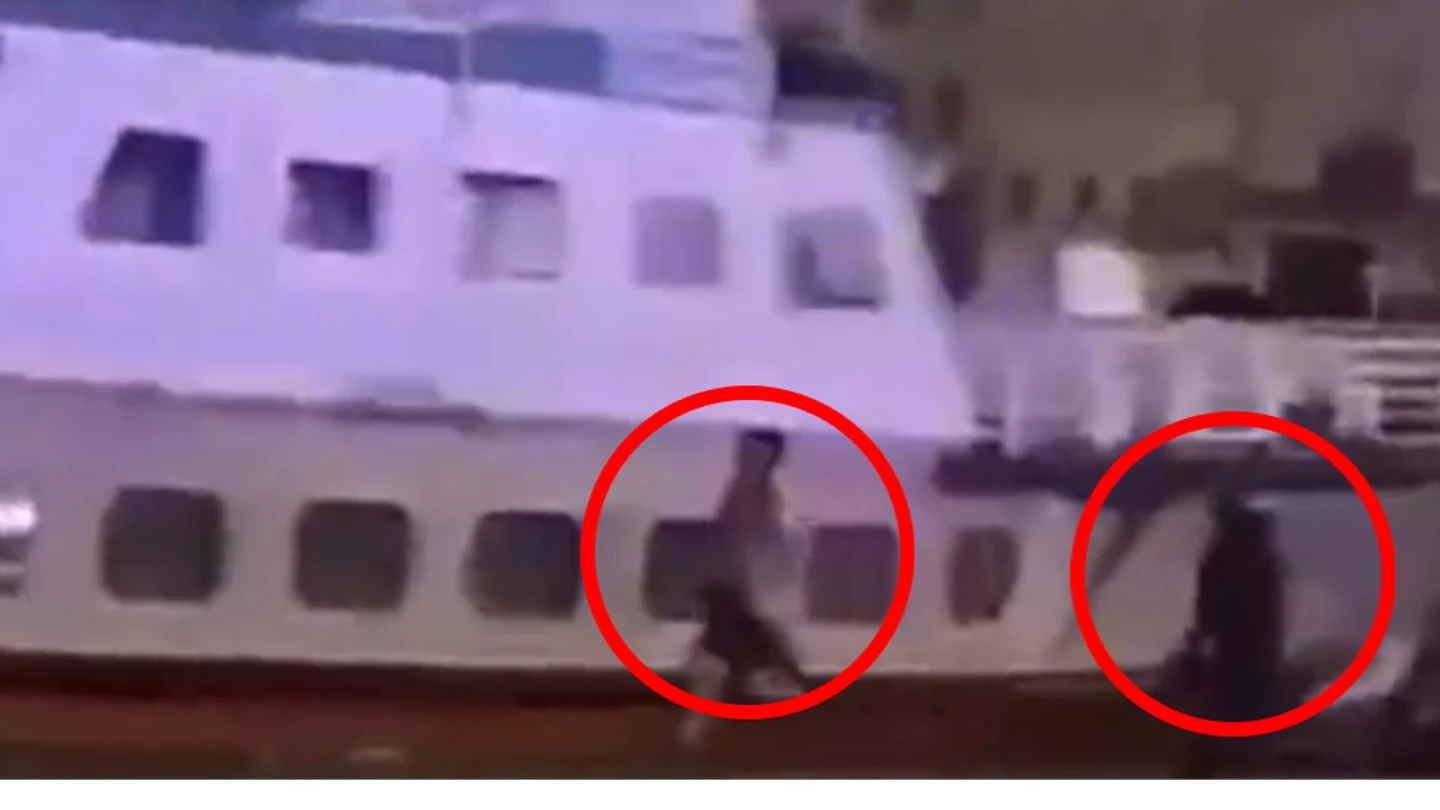 Un hincha, huyendo de un policía en Marsella Un hincha, huyendo de un policía en Marsella
