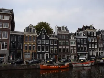 Ámsterdam: ¿Por qué varias casas están inclinadas? Ámsterdam: ¿Por qué varias casas están inclinadas?