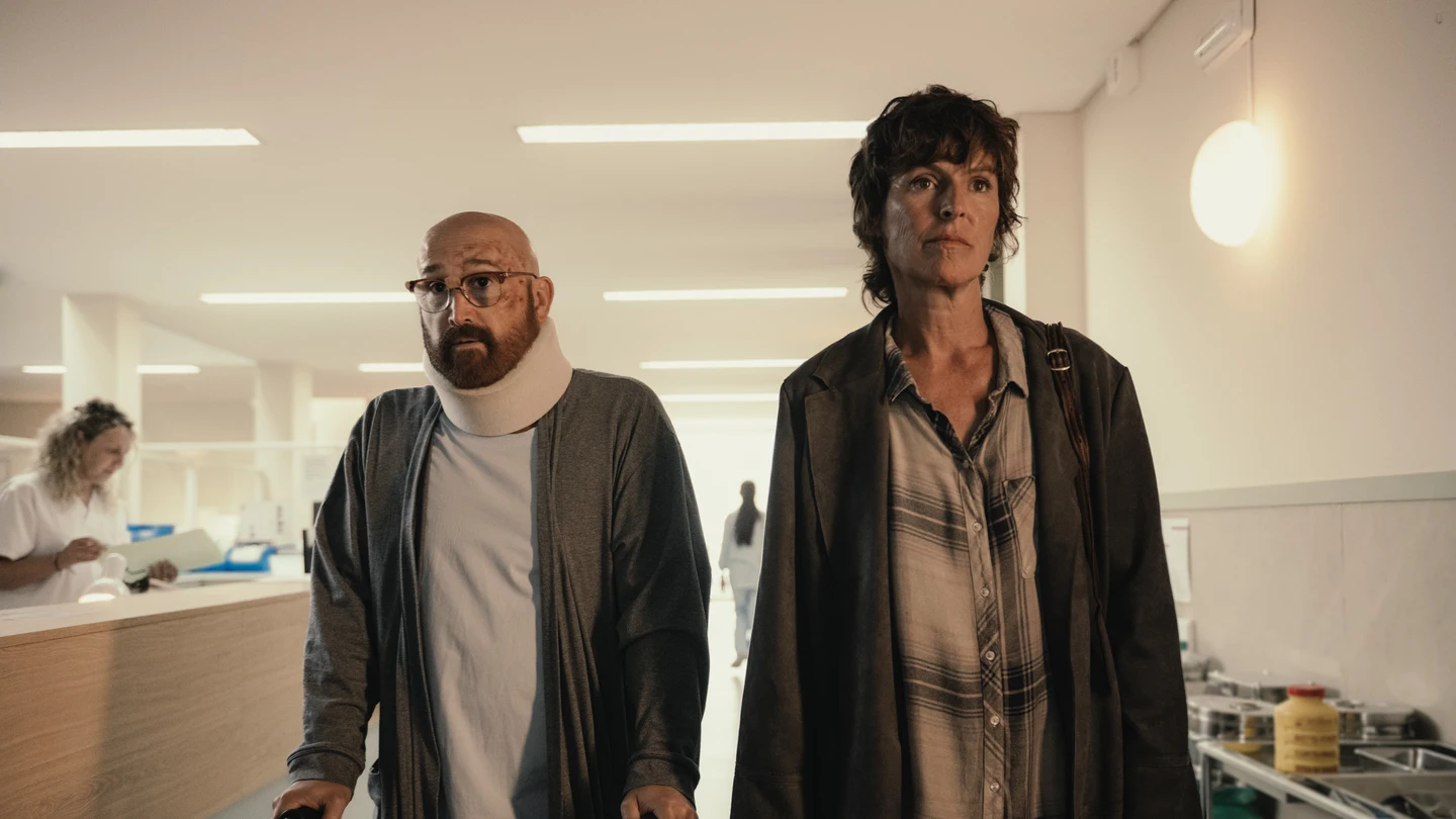 Javier Cámara y Mónica López vuelven a transformarse en Tomás y Maite para rodar la segunda temporada de 'Rapa'. Javier Cámara y Mónica López vuelven a transformarse en Tomás y Maite para rodar la segunda temporada de 'Rapa'.