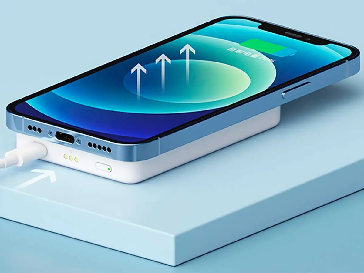 Apple lanza una batería externa para el iPhone que se conecta con MagSafe