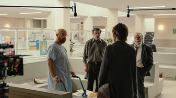 Los protagonistas de 'Rapa' durante el rodaje de una escena de la segunda temporada de 'Rapa'.