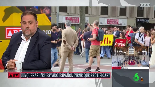 Junqueras responde a quienes le llamaron "traidor" en la Diada: "Para oírlos había que ponerse junto a los dos que pitaban" Junqueras responde a quienes le llamaron "traidor" en la Diada: "Para oírlos había que ponerse junto a los dos que pitaban"