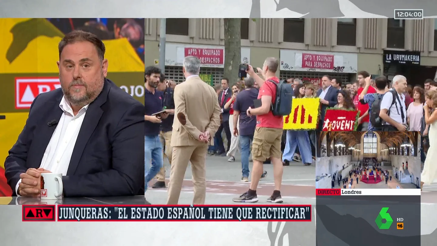 Junqueras responde a quienes le llamaron "traidor" en la Diada: "Para oírlos había que ponerse junto a los dos que pitaban" Junqueras responde a quienes le llamaron "traidor" en la Diada: "Para oírlos había que ponerse junto a los dos que pitaban"