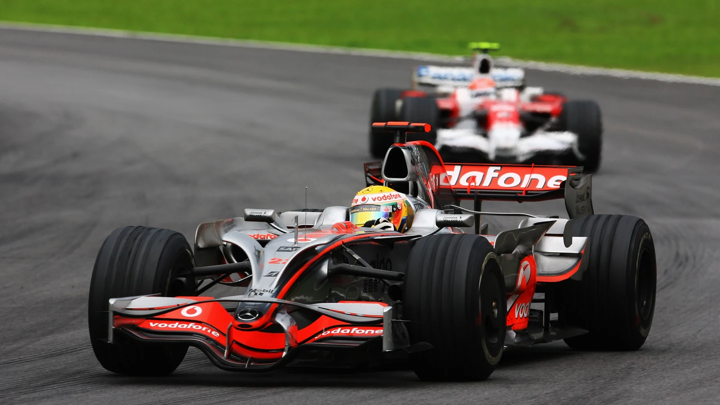 Lewis Hamilton y Timo Glock Lewis Hamilton y Timo Glock