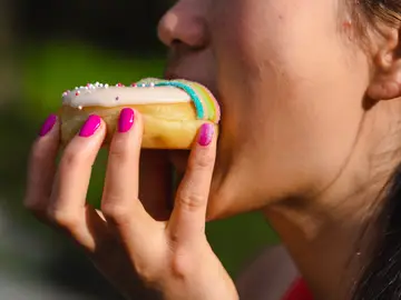Qué es la ortorexia y por qué comerte un donut o helado de vez en cuando no es malo
