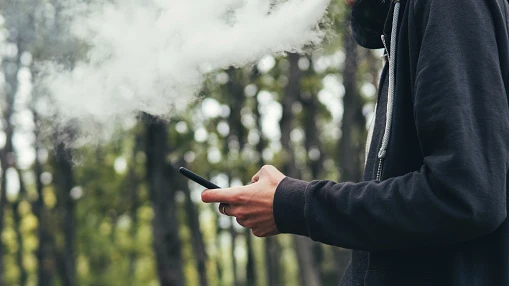 Cuando creer que el vapear sin nicotina es mejor que fumar tabaco: "Las tres sustancias que lleva producen cáncer"