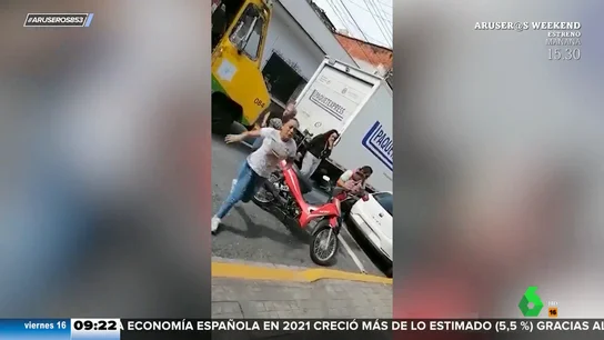 El valiente gesto de unos vecinos que rescatan a una familia atrapada en un tiroteo El valiente gesto de unos vecinos que rescatan a una familia atrapada en un tiroteo