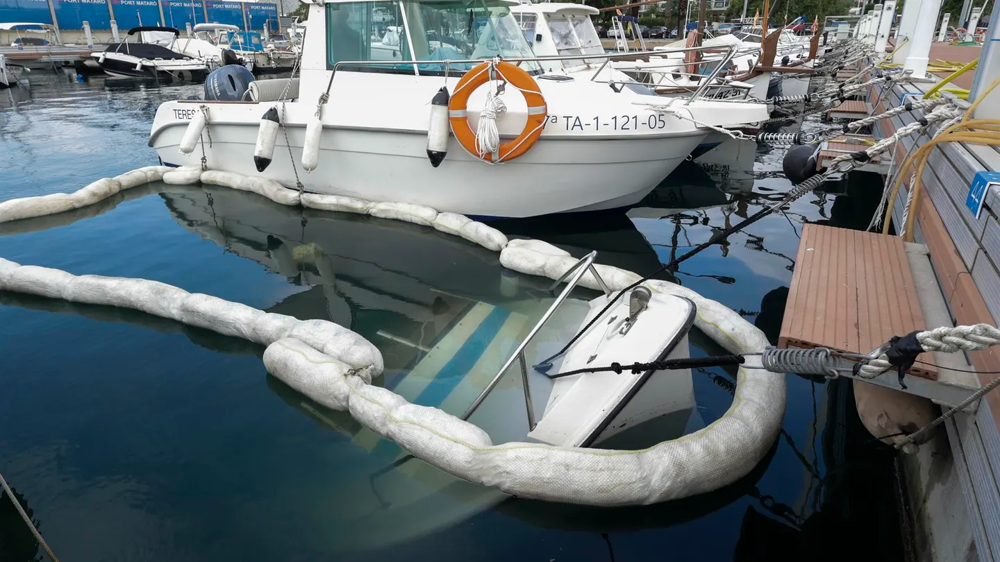 La tormenta en el Maresme deja un herido grave, barcos hundidos y escuelas anegadas La tormenta en el Maresme deja un herido grave, barcos hundidos y escuelas anegadas