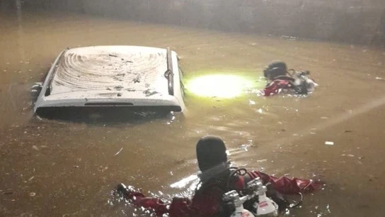 Rescatan a un hombre atrapado en un túnel inundado por la tromba de aguas en la comarca del Maresme Rescatan a un hombre atrapado en un túnel inundado por la tromba de aguas en la comarca del Maresme