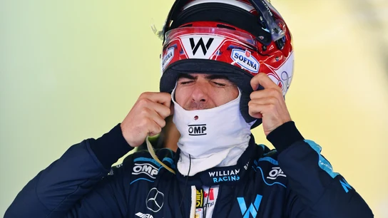 Nicholas Latifi se coloca el casco Nicholas Latifi se coloca el casco