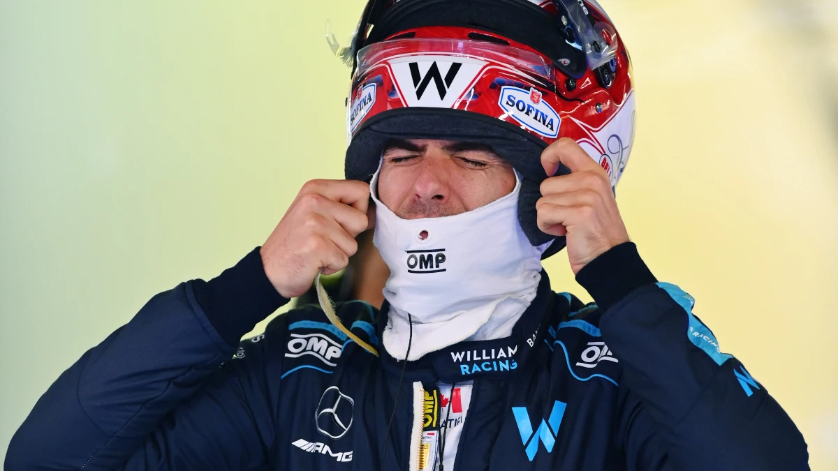 Nicholas Latifi se coloca el casco