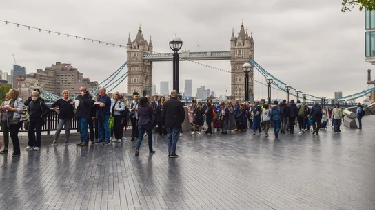 La espera para acceder a la capilla ardiente de Isabel II supera las 24 horas La espera para acceder a la capilla ardiente de Isabel II supera las 24 horas