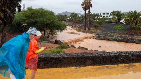 'Hermine' causa estragos en Canarias: inundaciones, cancelaciones de vuelos, v&iacute;as cortadas y m&aacute;s de 800 incidencias 