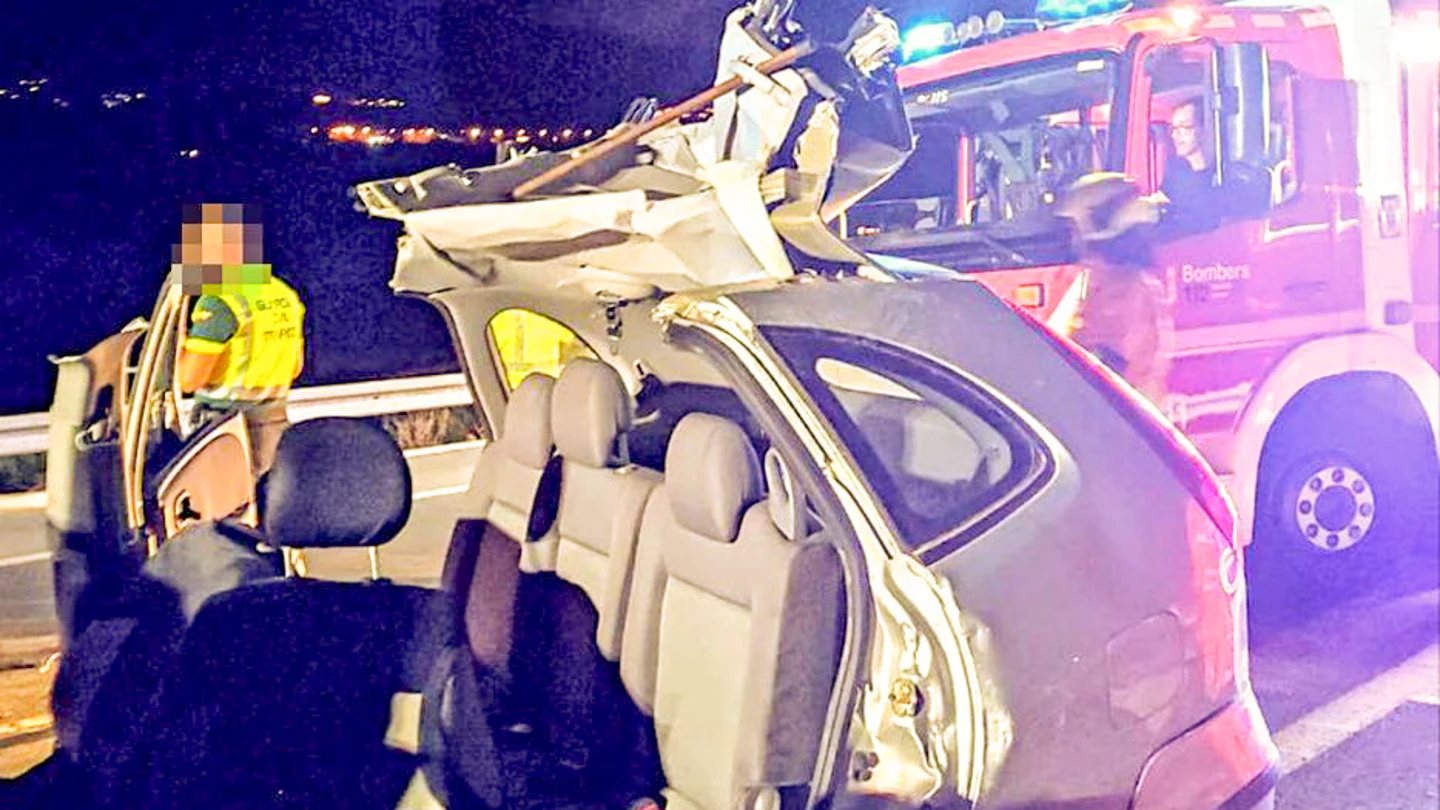 El coche del hombre que mató a su pareja en Benidorm tras colisionar contra un camión El coche del hombre que mató a su pareja en Benidorm tras colisionar contra un camión