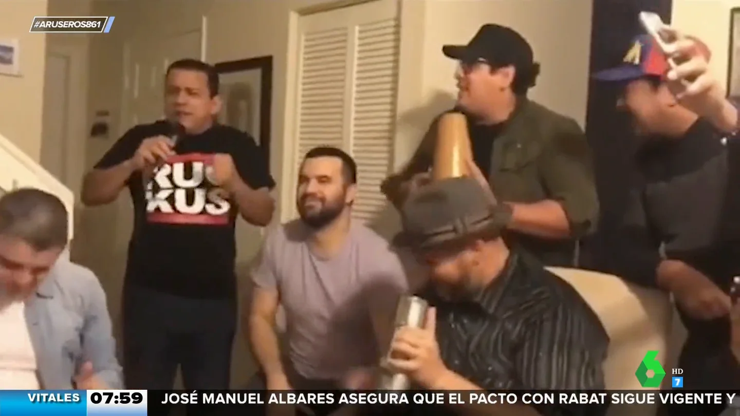 Así suena la versión latina de Stayin' Alive: un temazo para mover las caderas Así suena la versión latina de Stayin' Alive: un temazo para mover las caderas