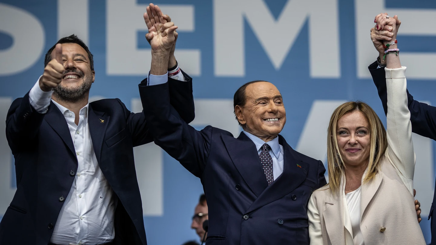 Matteo Salvini, líder de la Liga; Silvio Berlusconi, líder de Fuerza Italia; y la líder de Hermanos de Italia, Giorgia Meloni. Matteo Salvini, líder de la Liga; Silvio Berlusconi, líder de Fuerza Italia; y la líder de Hermanos de Italia, Giorgia Meloni.