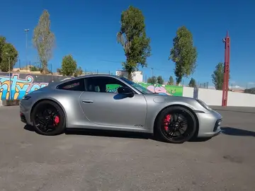 Porsche 911 Carrera 4 GTS Test a fondo Porsche 911 Carrera 4 GTS: deportivo, pasional y un punto discreto