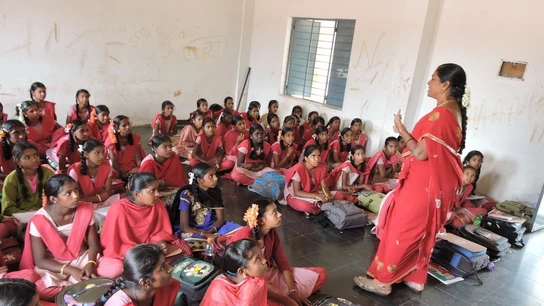Un profesor mata a un alumno tras golpearle con una vara por cometer una falta de ortografía en la India Un profesor mata a un alumno tras golpearle con una vara por cometer una falta de ortografía en la India