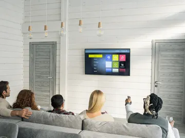 Ver la tele con amigos Ver la tele con amigos