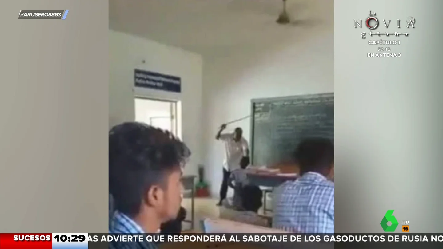 Un profesor mata a palos a un alumno de 15 años por cometer una falta de ortografía Un profesor mata a palos a un alumno de 15 años por cometer una falta de ortografía