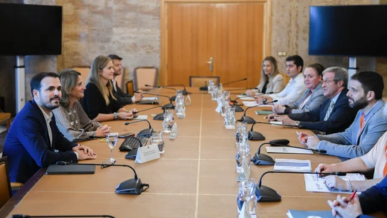 Garzón promete elaborar una guía de recomendaciones para regular la alimentación en residencias de mayores Garzón promete elaborar una guía de recomendaciones para regular la alimentación en residencias de mayores
