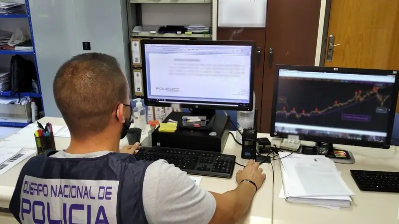 Detenidos cinco menores en Alicante por extorsionar a otros a cambio de no publicar sus imágenes sexuales en redes