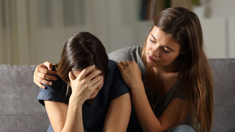 La felicidad del mundo está en crisis: un estudio revela que estamos más tristes