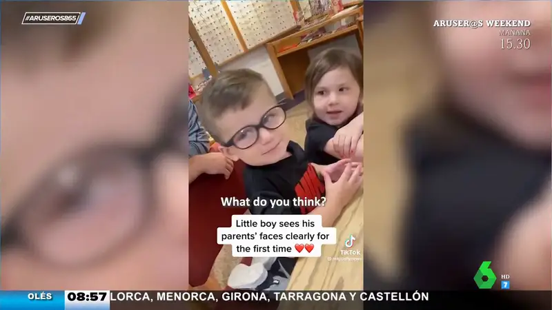 "Está redescubriendo el mundo": la emotiva reacción de un niño cuando le ponen sus primeras gafas
