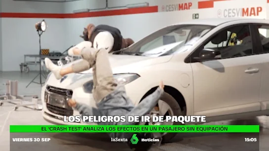 Los peligros de ir de paquete en moto: "Da con el casco en el coche y en el suelo, además de las lesiones corporales" Los peligros de ir de paquete en moto: "Da con el casco en el coche y en el suelo, además de las lesiones corporales"