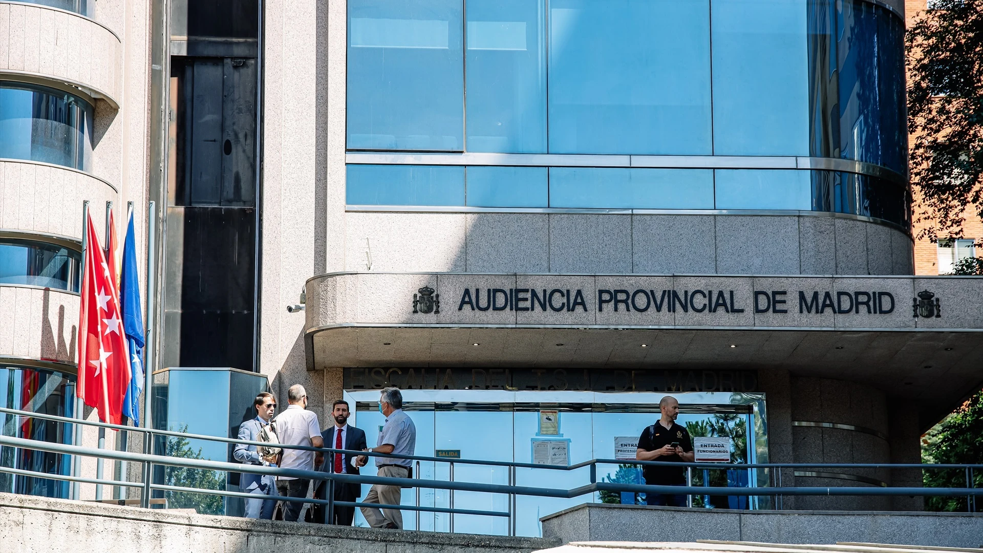 Condenan a 22 años de cárcel a dos jóvenes que mataron a puñaladas a un estudiante para robarle el móvil Condenan a 22 años de cárcel a dos jóvenes que mataron a puñaladas a un estudiante para robarle el móvil