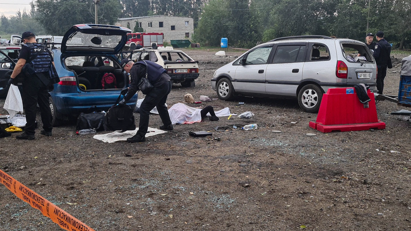 Al menos 25 muertos y 62 heridos en un ataque a un convoy humanitario en Zaporiyia Al menos 25 muertos y 62 heridos en un ataque a un convoy humanitario en Zaporiyia
