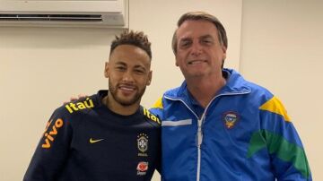 Neymar junto a Bolsonaro