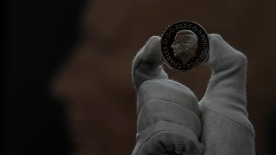 Así serán las nuevas libras con el retrato de Carlos III: la casa de la moneda desvela el retrato del rey Así serán las nuevas libras con el retrato de Carlos III: la casa de la moneda desvela el retrato del rey