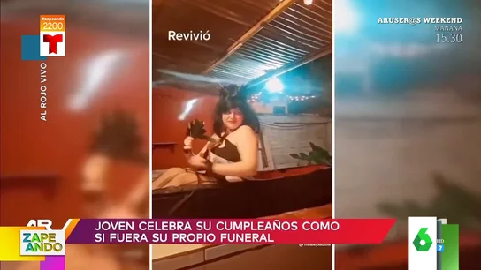 Una chica celebra su cumpleaños como si fuera su funeral Una chica celebra su cumpleaños como si fuera su funeral