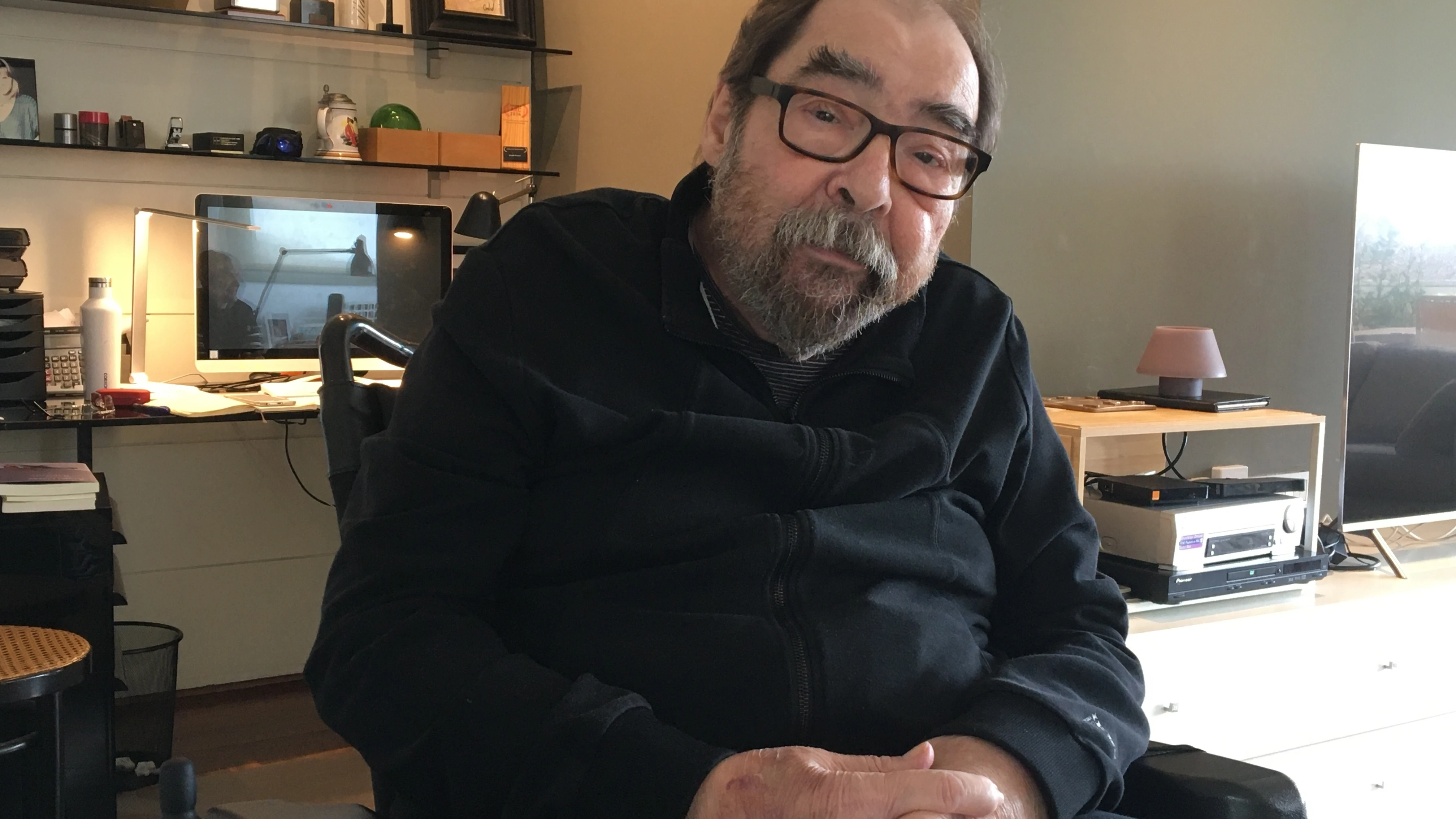 Muere el periodista musical y presentador de televisión Ángel Casas