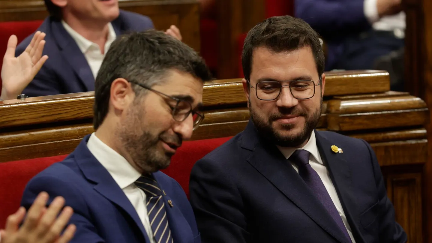 Pere Aragonès rechaza el documento de JxCat que pide restituir a Puigneró como vicepresidente Pere Aragonès rechaza el documento de JxCat que pide restituir a Puigneró como vicepresidente