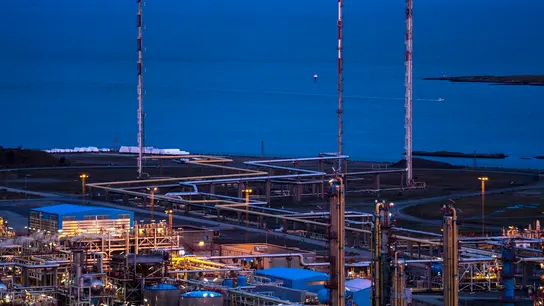 Imagen de una planta de procesamiento de gas.  Imagen de una planta de procesamiento de gas.
