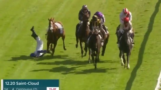 Soumillon empuja a Ryan en plena carrera Soumillon empuja a Ryan en plena carrera