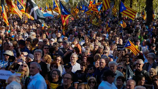 Vista del acto conmemorativo del 1-O, organizado por la ANC este sábado frente al Palau de la Generalitat. Vista del acto conmemorativo del 1-O, organizado por la ANC este sábado frente al Palau de la Generalitat.