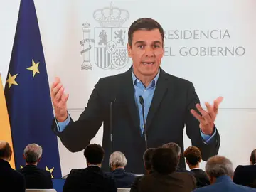 El presidente del Gobierno, Pedro Sánchez, interviene telemáticamente en un Foro