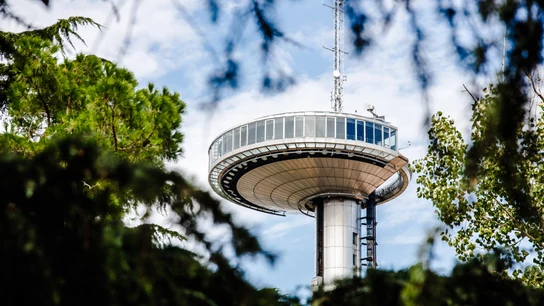Vista del Faro de Moncloa tras el Arco de la Victoria, a 19 de septiembre de 2022. Vista del Faro de Moncloa tras el Arco de la Victoria, a 19 de septiembre de 2022.