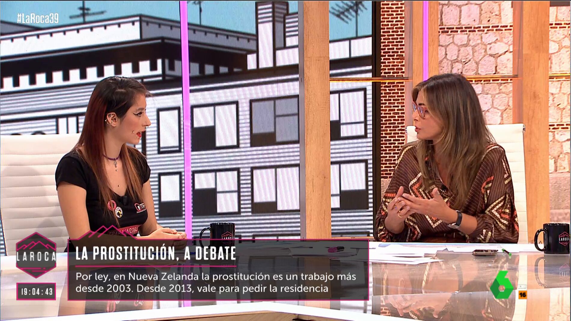 Tenso debate entre Nuria Roca y una prostituta sobre las agresiones a mujeres en la prostitución