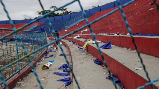 El estadio de Indonesia en el que ocurrió la tragedia, tras los hechos El estadio de Indonesia en el que ocurrió la tragedia, tras los hechos