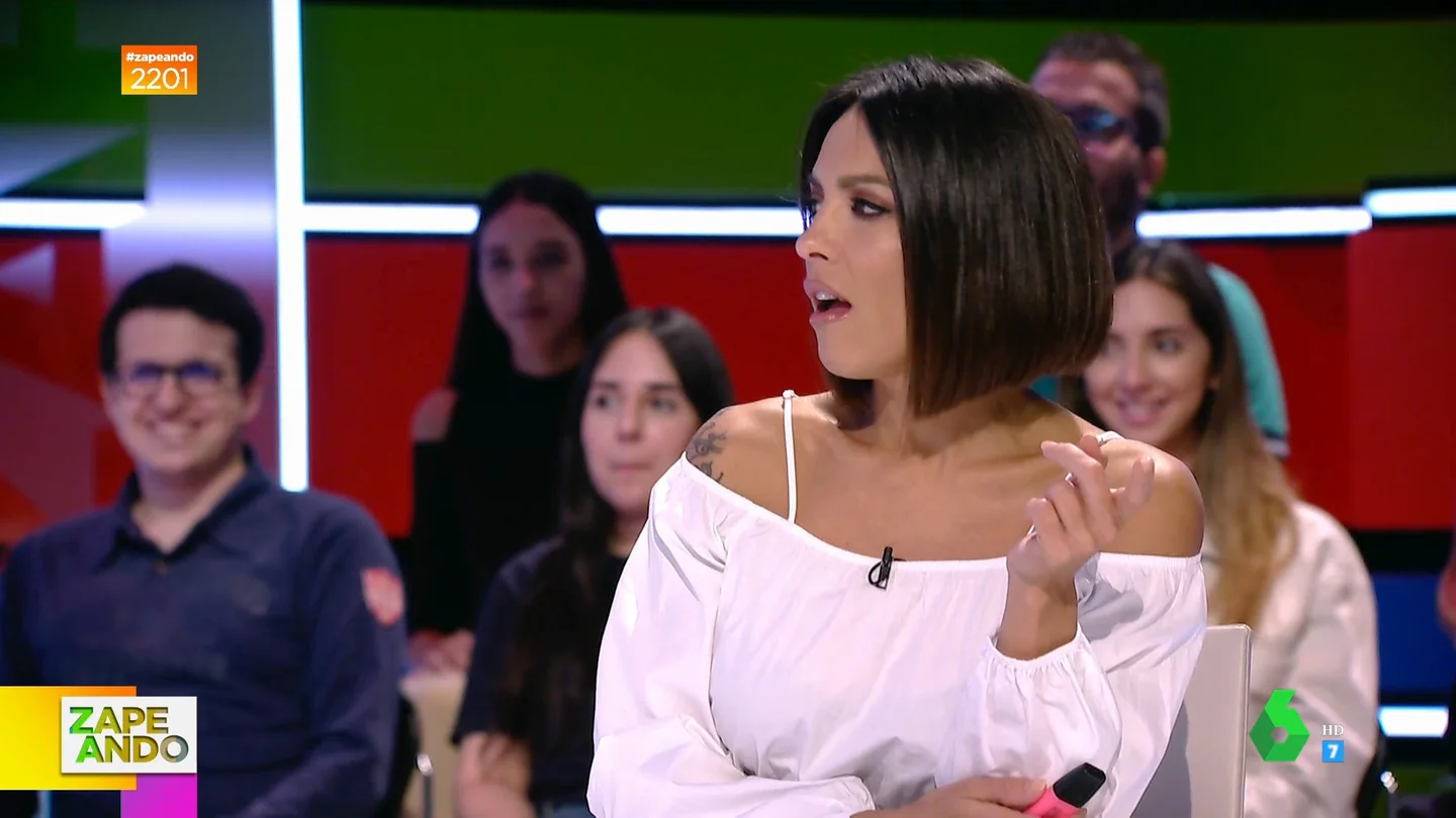 Así reacciona Lorena Castell cuando se entera en directo de que han hecho una cena en Zapeando sin ella Así reacciona Lorena Castell cuando se entera en directo de que han hecho una cena en Zapeando sin ella