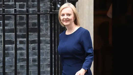 Imagen de archivo de la primera ministra de Gran Bretaña, Liz Truss. El Gobierno británico da marcha atrás y renuncia a bajar el tramo impositivo más alto