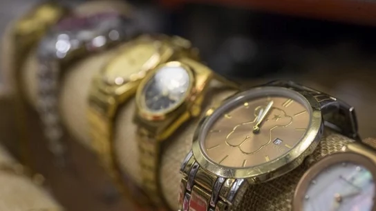 Madrid subasta más de 2.000 objetos perdidos: desde relojes hasta joyas de oro e instrumentos musicales Madrid subasta más de 2.000 objetos perdidos: desde relojes hasta joyas de oro e instrumentos musicales