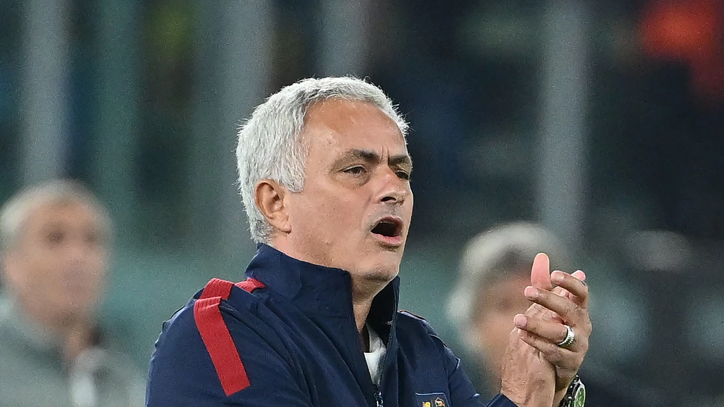 José Mourinho durante el partido contra el Betis José Mourinho durante el partido contra el Betis