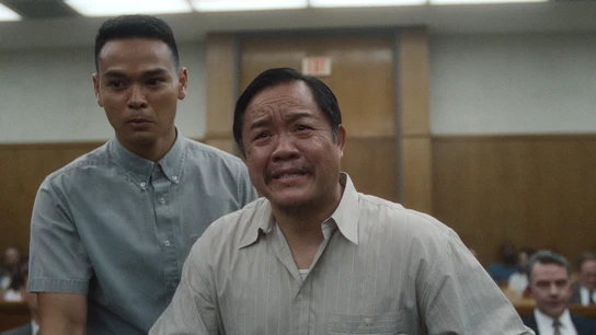 Scott Paophavihanh y, Khetphet "KP" Phagnasay interpretan a familiares de la víctima que intentó escapar pero no pudo, en 'Dahmer'. Scott Paophavihanh y, Khetphet "KP" Phagnasay interpretan a familiares de la víctima que intentó escapar pero no pudo, en 'Dahmer'.